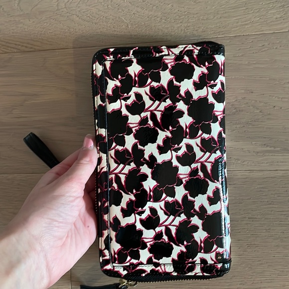 Halogen Wallet - Picture 2 of 6